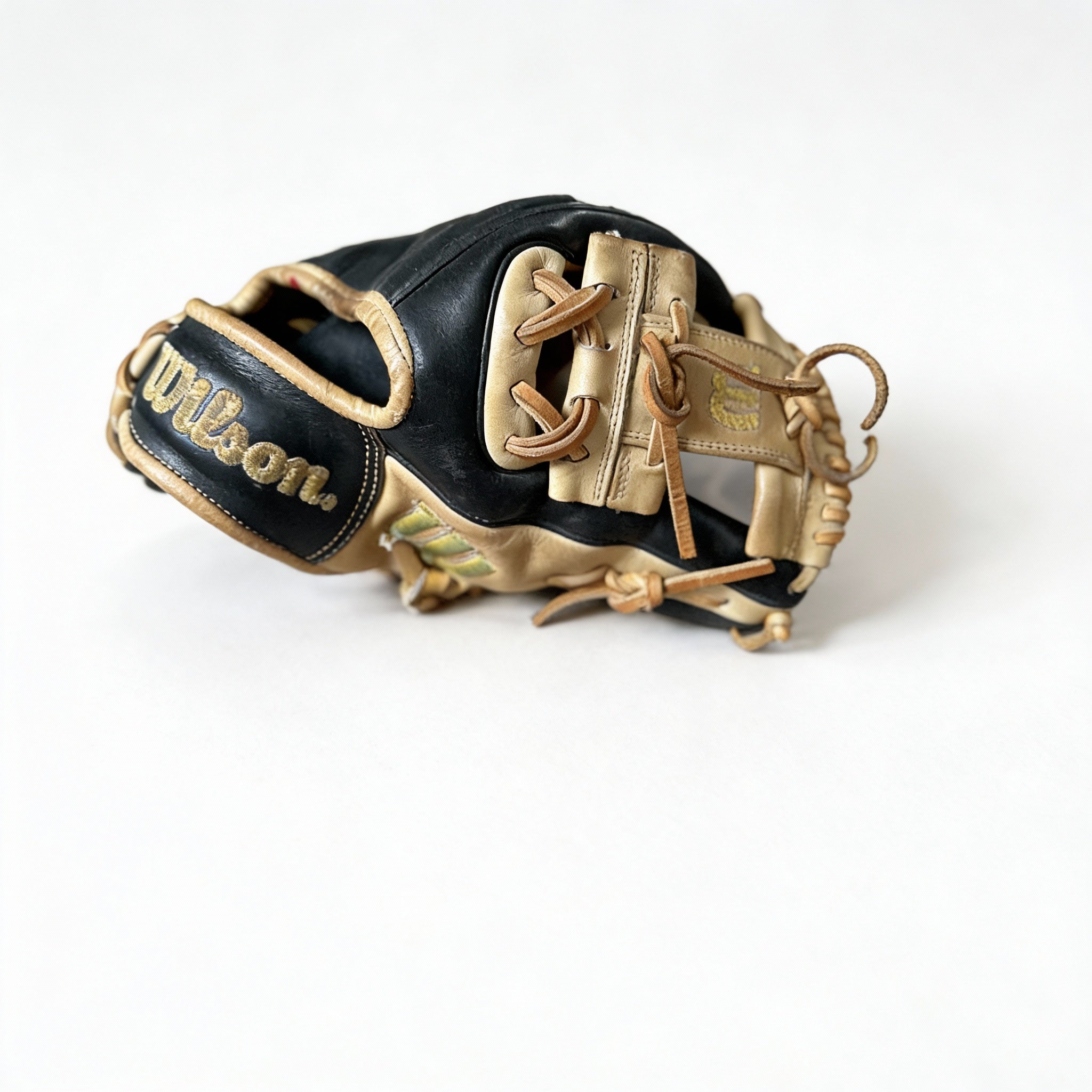 BLACK AND TAN A2000 - Wilson 11.5 Glove