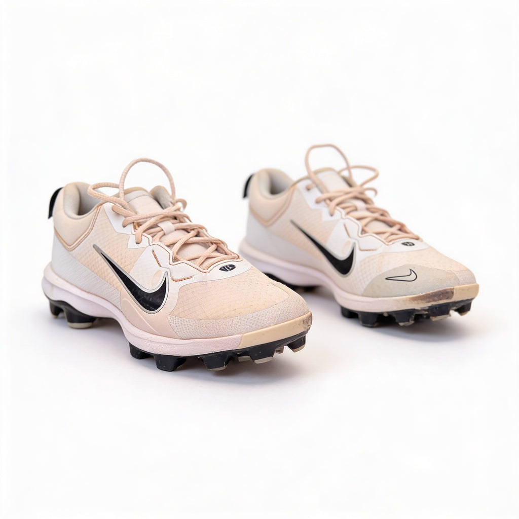 NIKE BASEBALL CLEATS -- SIZE 9 -- USED
